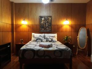 Кровать или кровати в номере Villa del Carmen Haven Bohol