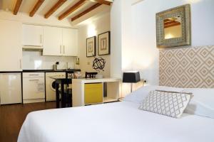 A kitchen or kitchenette at Inicia Casas Reales