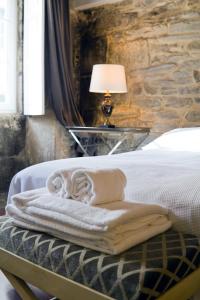 A bed or beds in a room at Inicia Casas Reales