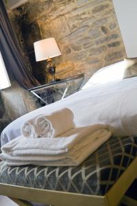 A bed or beds in a room at Inicia Casas Reales