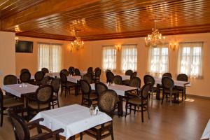 Sjónvarps- og/eða afþreyingartæki á Hotel Monodendri