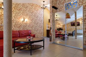 a living room with a red couch and a table at 12 Mesyacev in Nizhny Novgorod