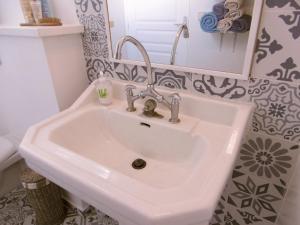 A bathroom at Mango Trees