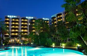 Bazén v ubytování Albir Playa Hotel & Spa nebo v jeho okolí