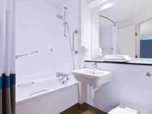 Koupelna v ubytování Travelodge Plus Galway