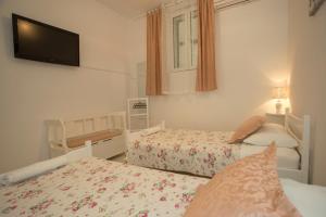 Posteľ alebo postele v izbe v ubytovaní Summer Bay Apartments