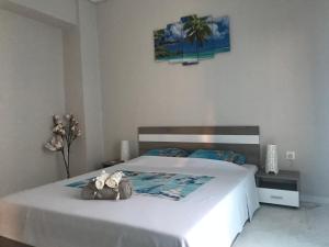 a bedroom with a bed with a purse on it at Riviera Home in Perea