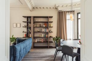 The library in Az apartmant