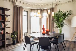 A seating area at Casagrand Luxury Suites Barcelona