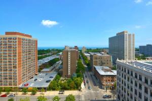 Nespecifikovaný výhled na destinaci Chicago nebo výhled na město při pohledu z apartmánu