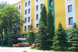 Aed väljaspool majutusasutust Hotel ROK