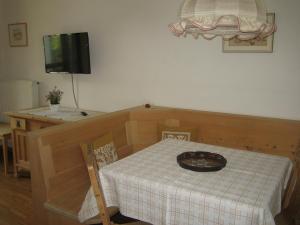 a dining room with a table and a tv at Residence Flora in Solda