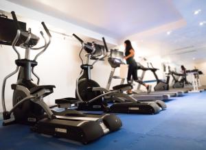 Fitness centrum a/nebo fitness zařízení v ubytování Plaza El Bosque Ebro