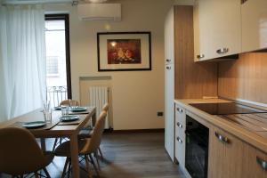 A kitchen or kitchenette at Palazzo Cinque Greenview