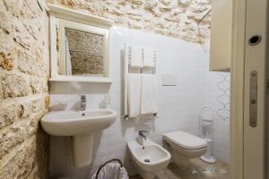 A bathroom at Borgo Noci