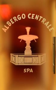 Majutusasutuses Albergo Centrale olev sertifikaat, autasu, silt või muu dokument