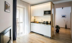 Kuchyňa alebo kuchynka v ubytovaní Apartamenty Forma Tatrica