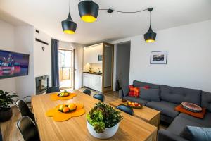 Jedlo v apartmánovom hoteli alebo blízkom okolí