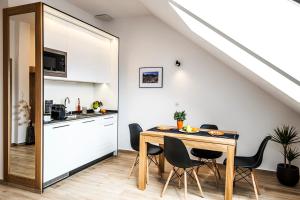 Kuchyňa alebo kuchynka v ubytovaní Apartamenty Forma Tatrica