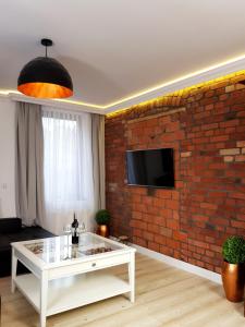 Telewizja i/lub zestaw kina domowego w obiekcie Sea Apartment 150m do morza