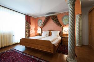 Posteľ alebo postele v izbe v ubytovaní Märchenhotel 3 Sterne Superior Waldpension Nebelstein