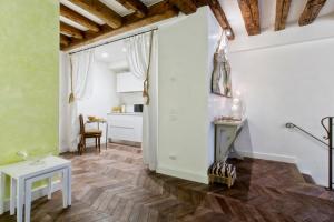 a living room with white walls and a wooden floor at Gran Duca Sforza in Venice
