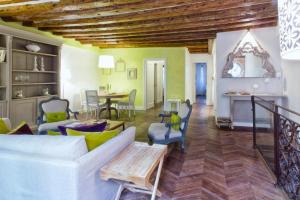 a living room with a couch and a table at Gran Duca Sforza in Venice