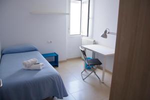 Postel nebo postele na pokoji v ubytování Residencia Universitaria Cadiz Centro
