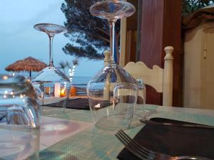 two wine glasses sitting on top of a table at Hotel Ristorante La Conchiglia in Cala Gonone
