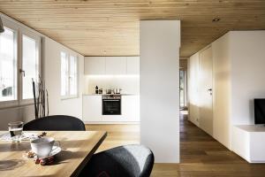 A kitchen or kitchenette at Mesmerhaus