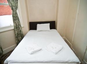 Postel nebo postele na pokoji v ubytování Charlie Hotel