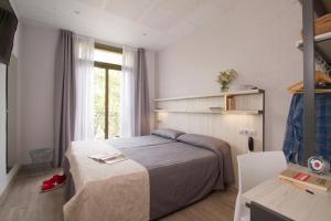 Posteľ alebo postele v izbe v ubytovaní Hostal Benidorm