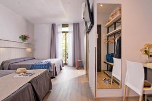 Posteľ alebo postele v izbe v ubytovaní Hostal Benidorm