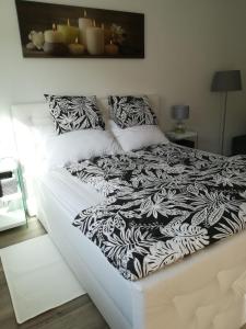 Säng eller sängar i ett rum på Gästezimmer Resi