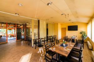 Restaurant o un lloc per menjar a Penzion Piranha