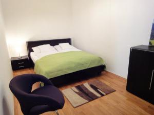 Un pat sau paturi într-o cameră la Exclusive Vienna Apartment