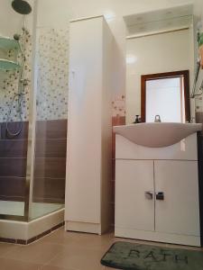 a bathroom with a sink and a shower at VeniceApartment公寓 in Mestre +7 photos