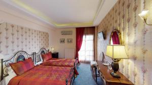 Rúm í herbergi á Hotel Mirto
