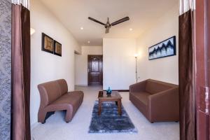 Treebo Nestlay Casa的休息区