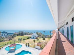 Bazén v ubytování Resort Hotel Umibe no Kajuen nebo v jeho okolí
