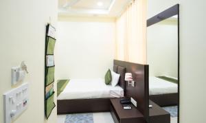 Letto o letti in una camera di Treebo King'S Court Chandrasekharpur