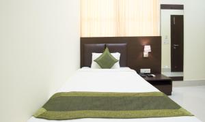 Letto o letti in una camera di Treebo King'S Court Chandrasekharpur