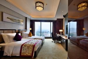 Katil atau katil-katil dalam bilik di Chengdu CYNN Hotel