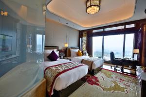 Katil atau katil-katil dalam bilik di Chengdu CYNN Hotel