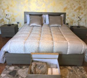 A bed or beds in a room at La Valle dei Vigher