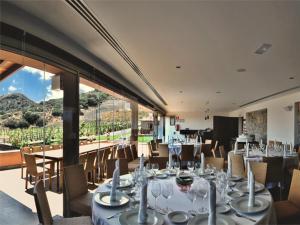 Un restaurante u otro lugar para comer en Hotel Rural El Mondalón