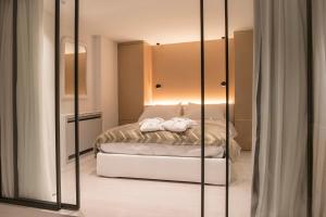 a bedroom with a bed and a mirror at Cinquanta4 Charme Apartment in Trento