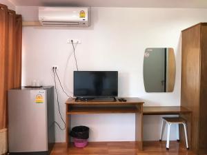 TV a/nebo společenská místnost v ubytování Boodsarin Hotel