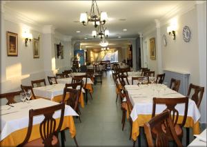 A restaurant or other place to eat at Hostal Restaurante Carolina