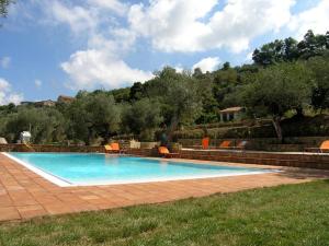Bazén v ubytování Agriturismo Il Vecchio Casale nebo v jeho okolí